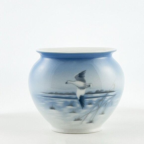 Vintage Lyngby Porcelain Copenhagen Denmark Nautical Fjord Goose Oval Bud Vase - Picture 6 of 7